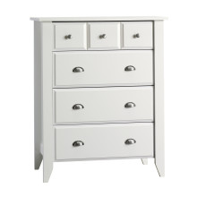 Relaxed Traditional 4-Drawer Dresser